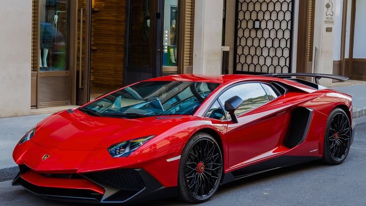 Explore the revolutionary Lamborghini Revuelto, the first HPEV V12 hybrid supercar. Discover its 1015 CV powertrain, spaceship design, and performance specs in this in-depth review.